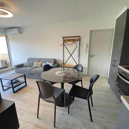 Apartment T2 Avec Terrasse Sud - Acces - Fr-1-374-246